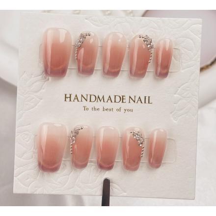 A082  Step up your game with these high-end gradient nails with gems. All set for that fairy look and radiant touch.